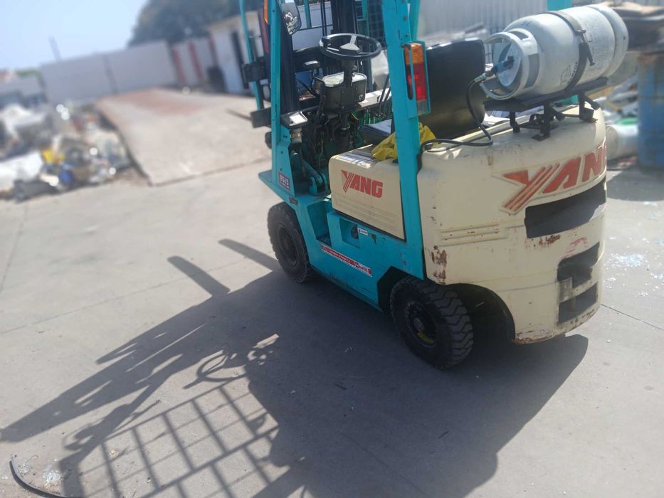 Vendo Empilhador YANG FG15 a GPL