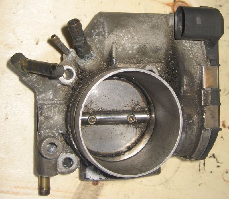 przepustnica AUDI A4 B6 2.0 FSI 20V ALT 06B133062H