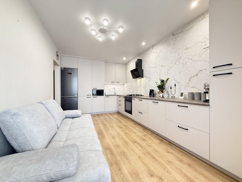 3-Кімнатна 88 кв.м. «На Щасливому» з Ремонтом! Меблі! Техніка!