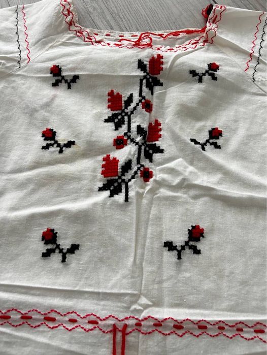 Дитяча стародавня  рубашка вишита хрестиком