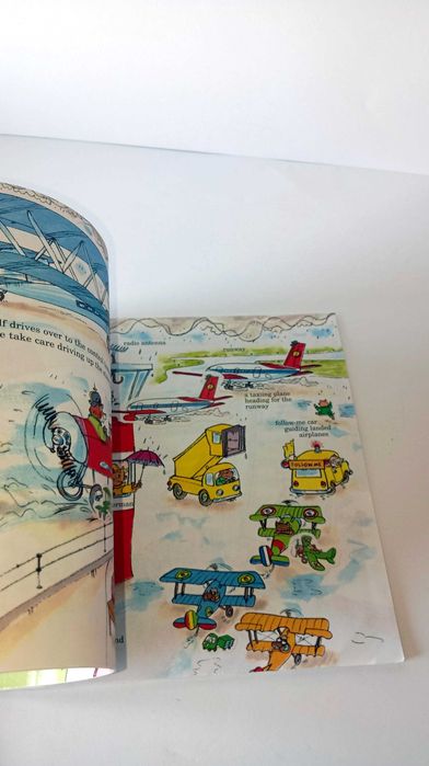 A Day at The Airport - Richard Scarry's - livro em Inglês