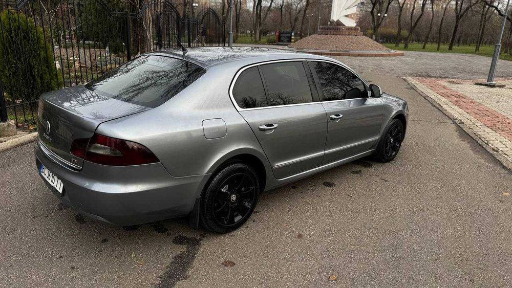 Skoda SuperB 2009 2.0 TDI AT Elegance