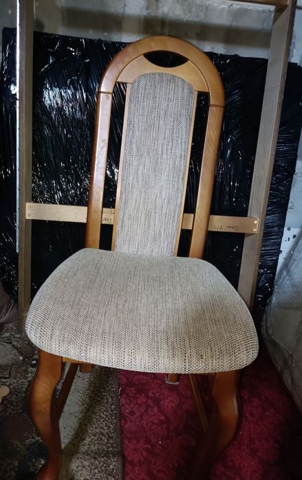 8 krzeseł + stół jadalniany