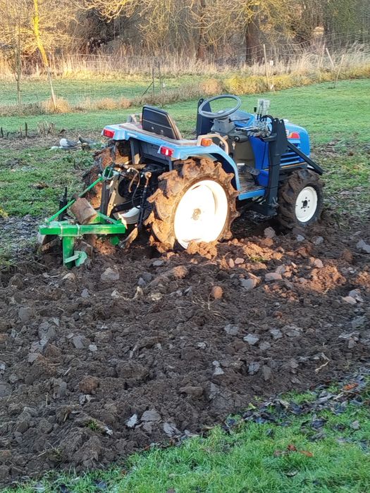 Usługi Ogrodnicze równanie terenu pod trawniki