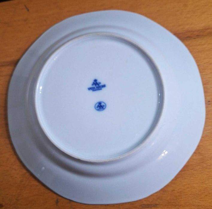 Prato octogonal em porcelana Vista Alegre, motivo Kasumi