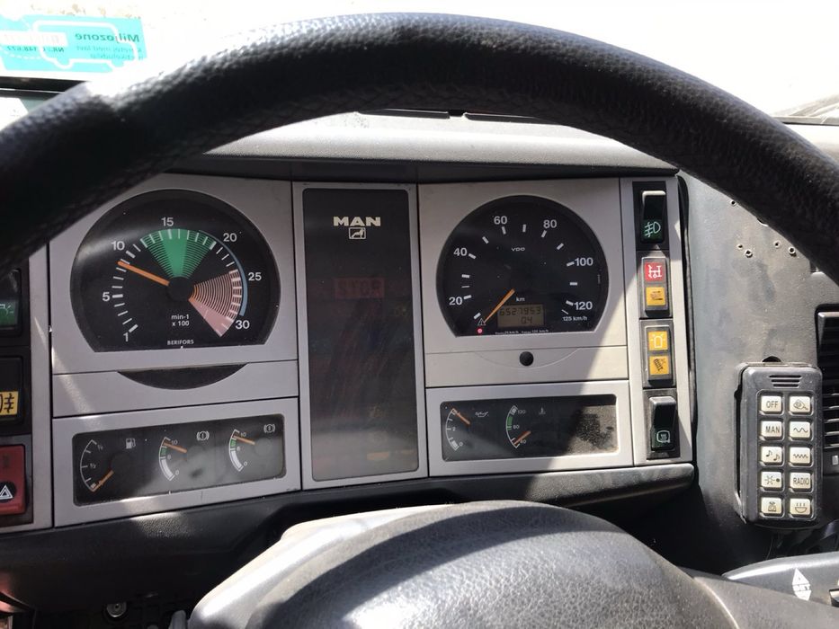 Продам эвакуатор MAN 14.273(бубль кабина)