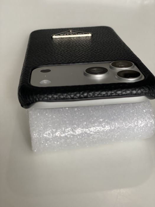 Capa Premium em Pele - iPhone 17 Pro Max