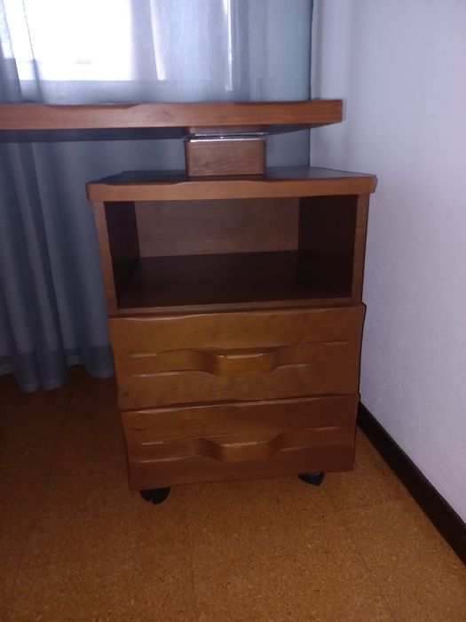 Secretária em madeira maciça