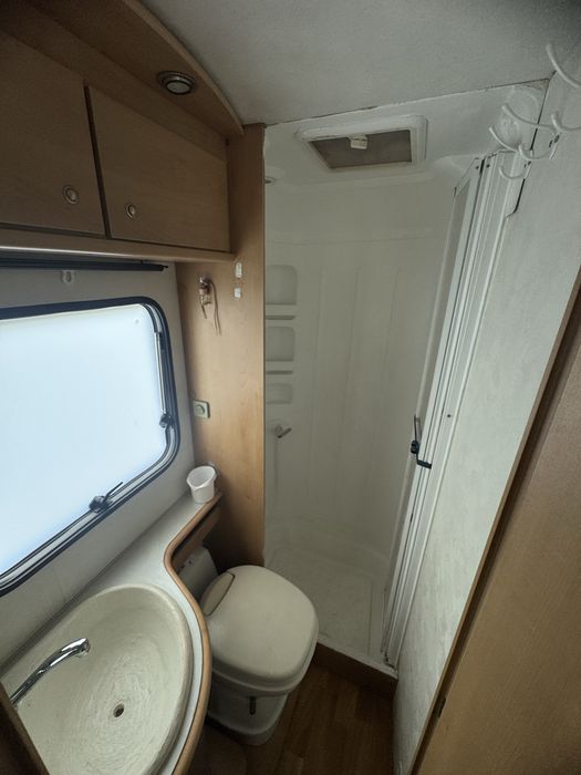 Autocaravana Espaçosa e Compacta – 6 Lugares, 100% Autónoma, com muitos Extras, Pronta a Viajar