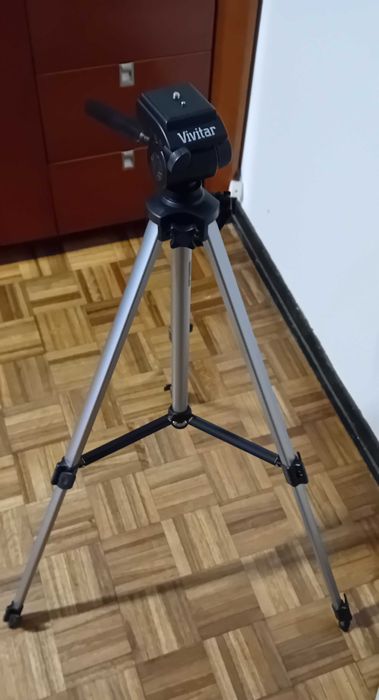 Tripé Vivitar VPT 120 ainda na caixa, para filmagens ou fotografia