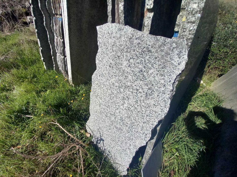 VENDE-SE Pedra serrada com e sem acabamento