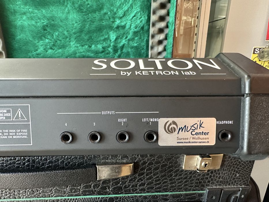 Caixa de ritmos Solton MS40 com estojo