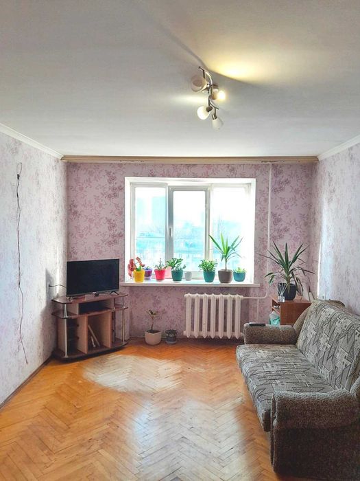 Продам 3-х комнатную квартиру в Соломенском районе