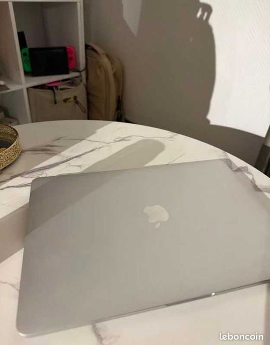 MacBook Pro M2 - 256GB