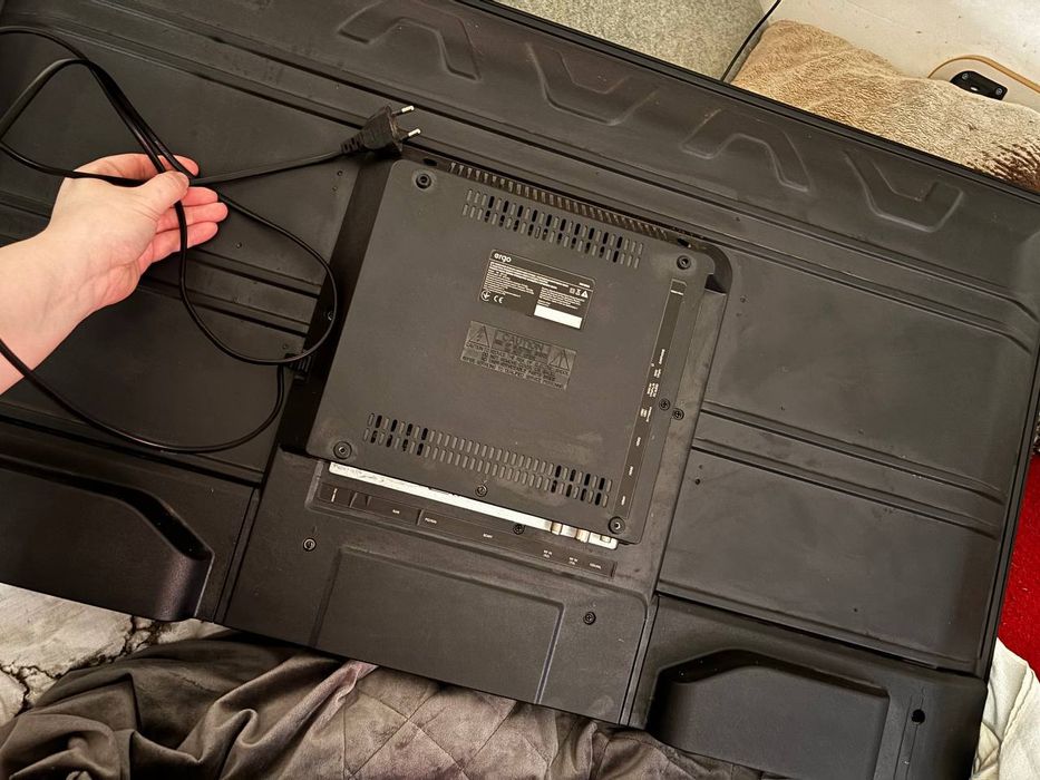 Телевізор Ergo 40" під ремонт або на запчастини