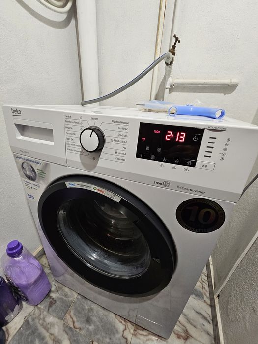 Máquina de lavar roupa beko.