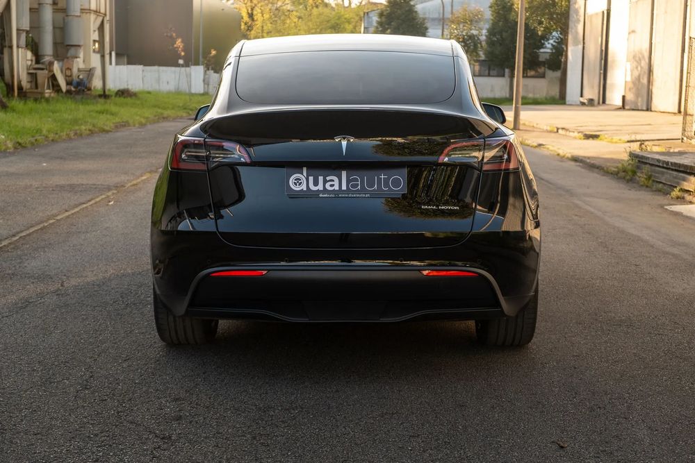 Tesla Model Y Long Range Dual Motor AWD