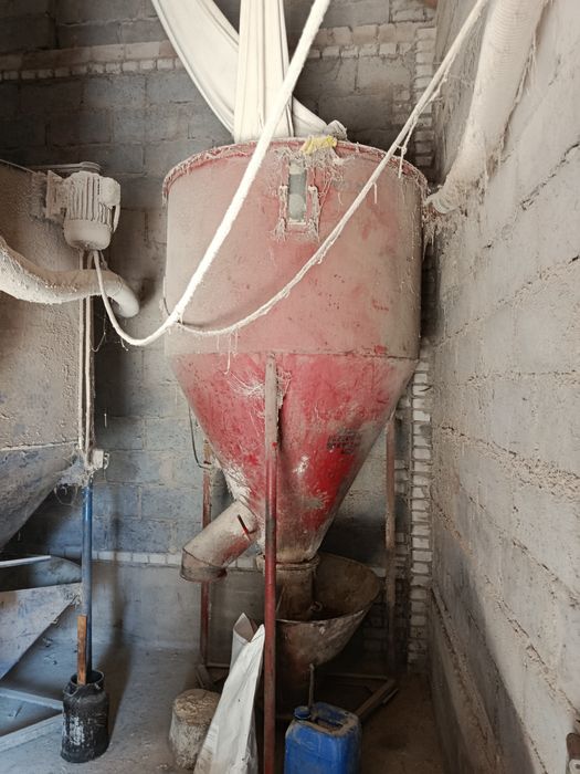Witam sprzedam dwa mieszalniki jeden o pojemności 1000kg drugi 1500kg,
