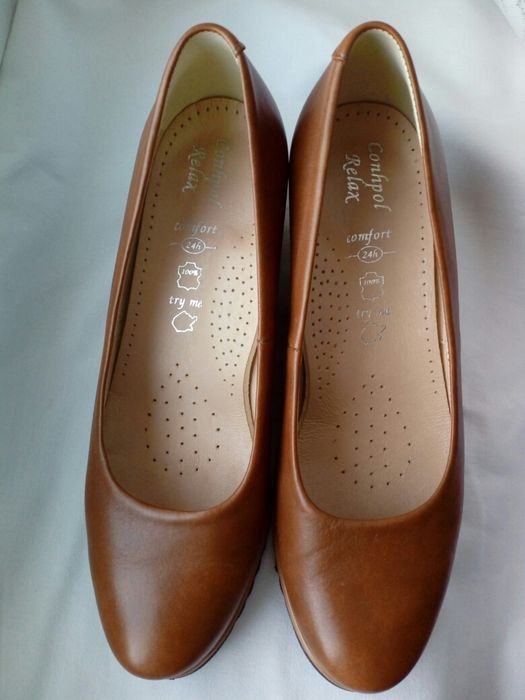 Skórzane buty na koturnie Conhpol