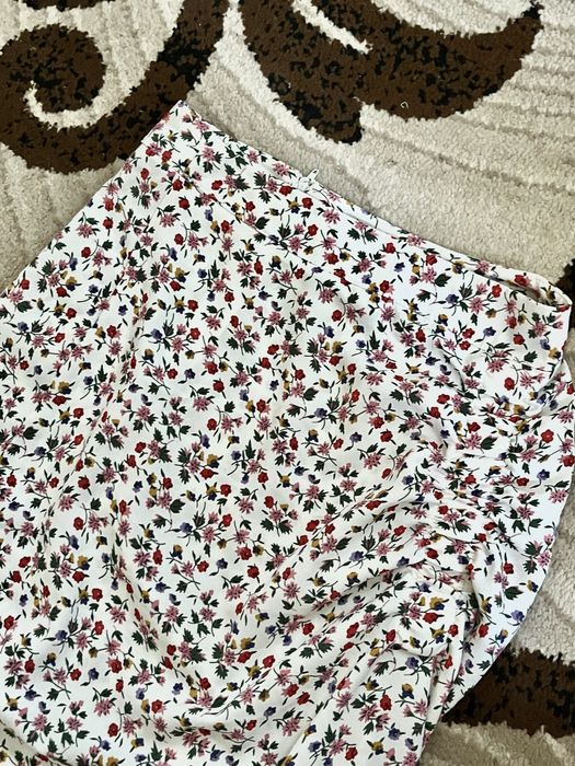 Спідниця біла квітковий принт