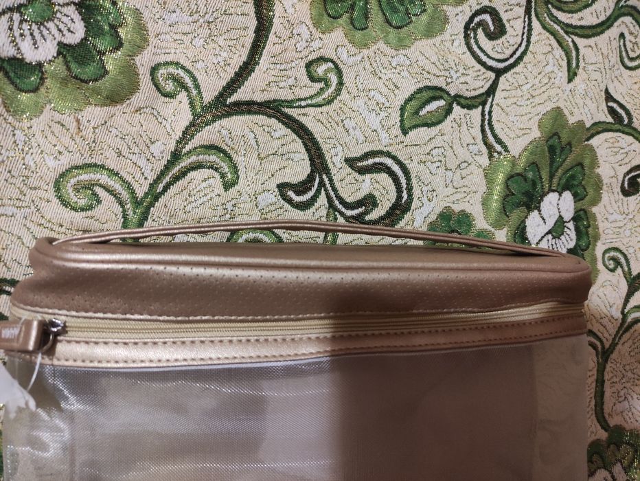 Продам жіночу косметичку