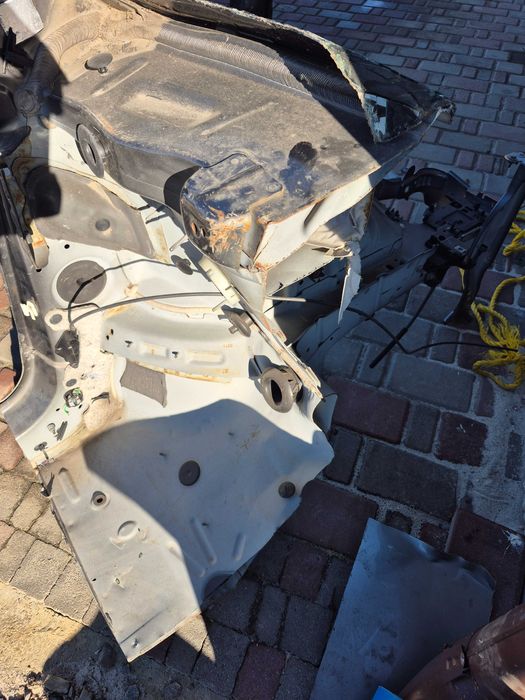 Ліва частина ланджерона,Пежо 2008(2011-2019)рік