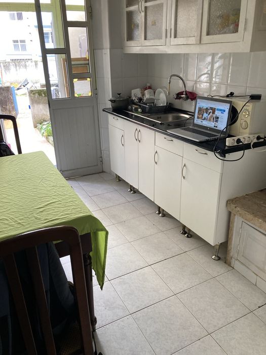 Alugar quarto no cacem perto de estacão