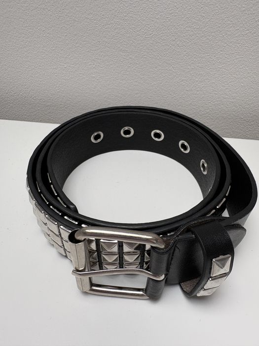 Czarny pasek z ćwiekami