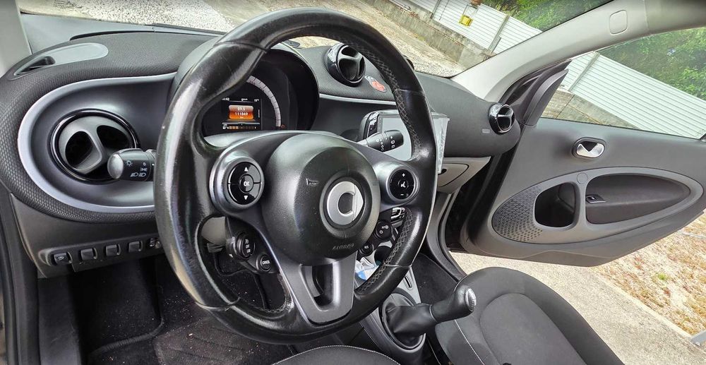 Smart ForTwo Coupé passion - 07-2016 - Gasolina - Apoio Braços Central