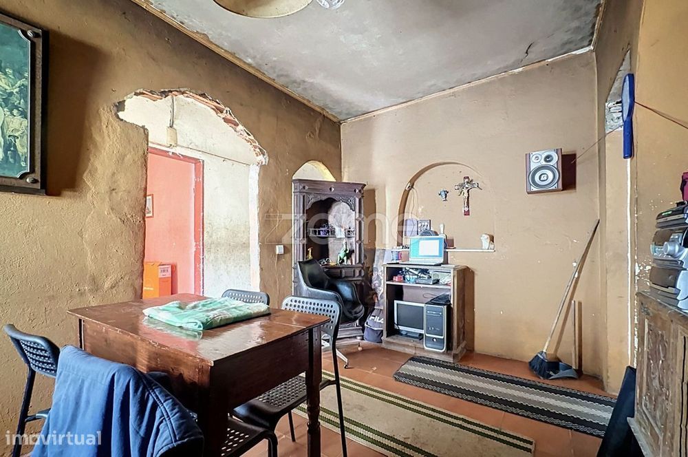 Moradia para Remodelar com Terreno em Tavarede, Figueira da Foz