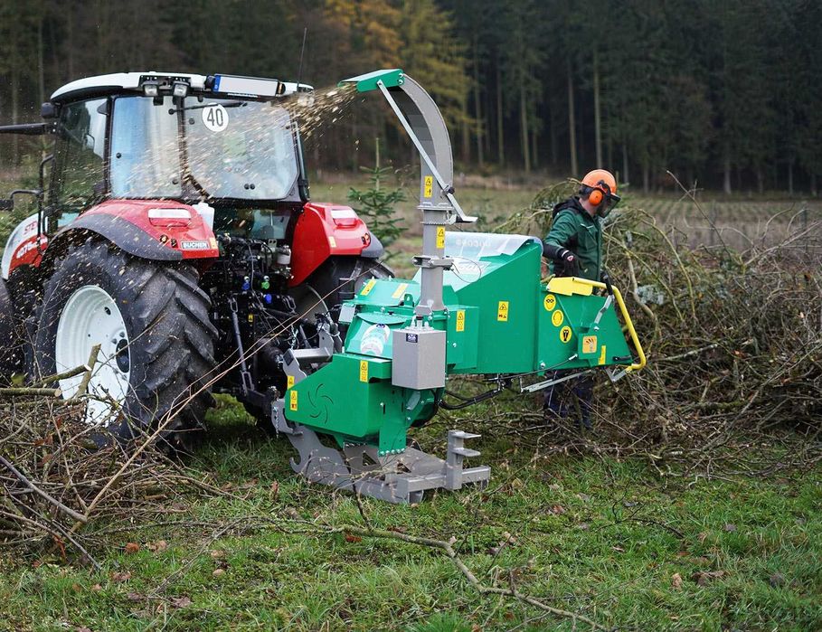 Подрібнювач гілок бокова подача, измельчитель веток, щепорез Італія