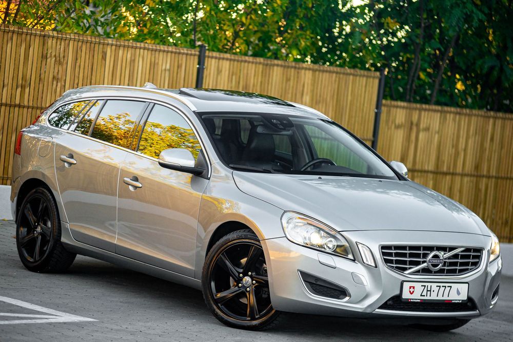 Volvo V60 Xsenon, Skóra