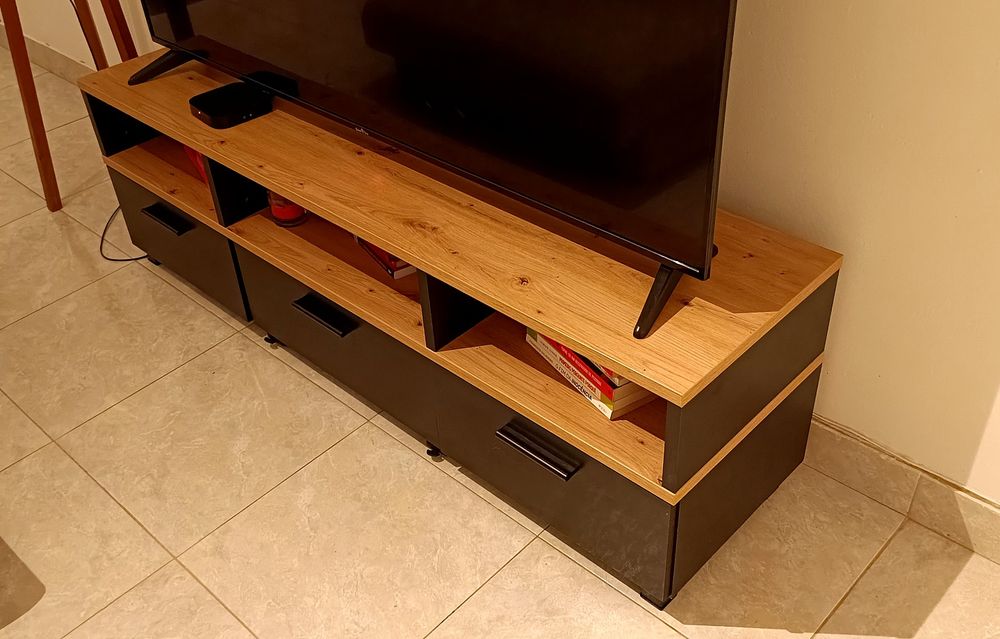 Aparador com arrumação