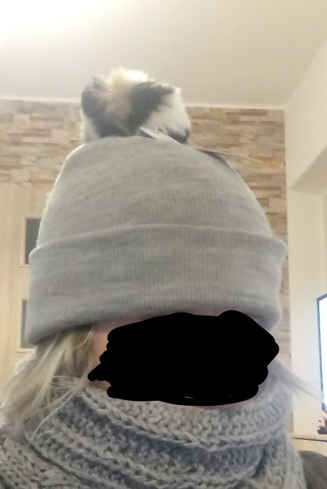 Nowa czapka z pomponem szara