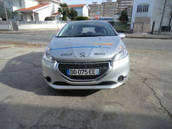 Para peças PEUGEOT 208
