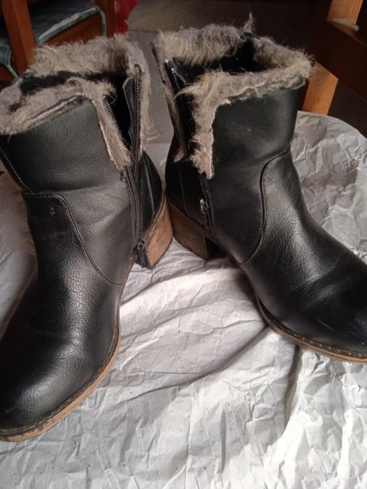 Vendo botas usadas em pele Nº36
