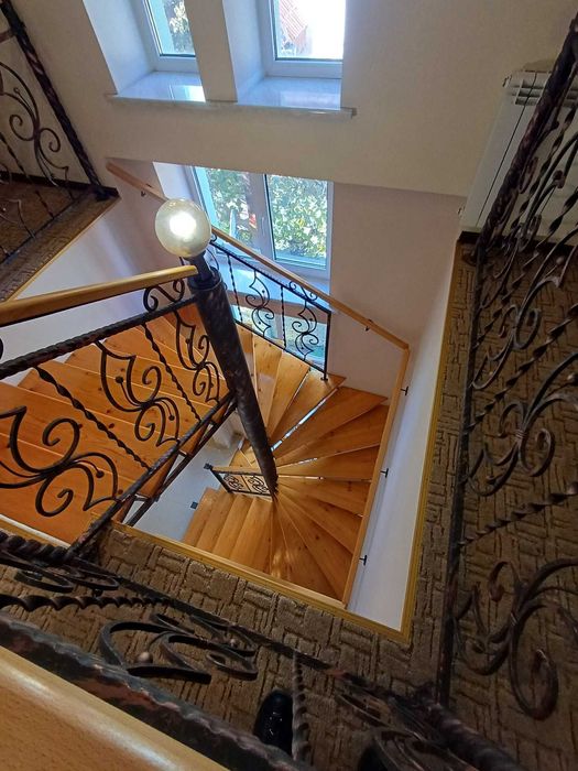 Продаж маєтку в парковій зоні