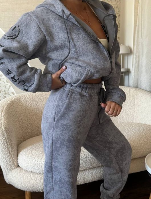 Продам   костюм.