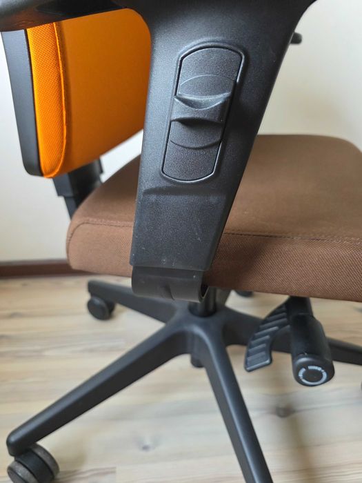 Ergonomiczny fotel Profim Raya
