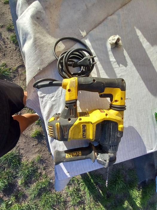 Młotowiertarka młot udarowy Dewalt D25333
