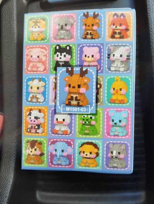 Pequeno figurino para construção tipo lego.