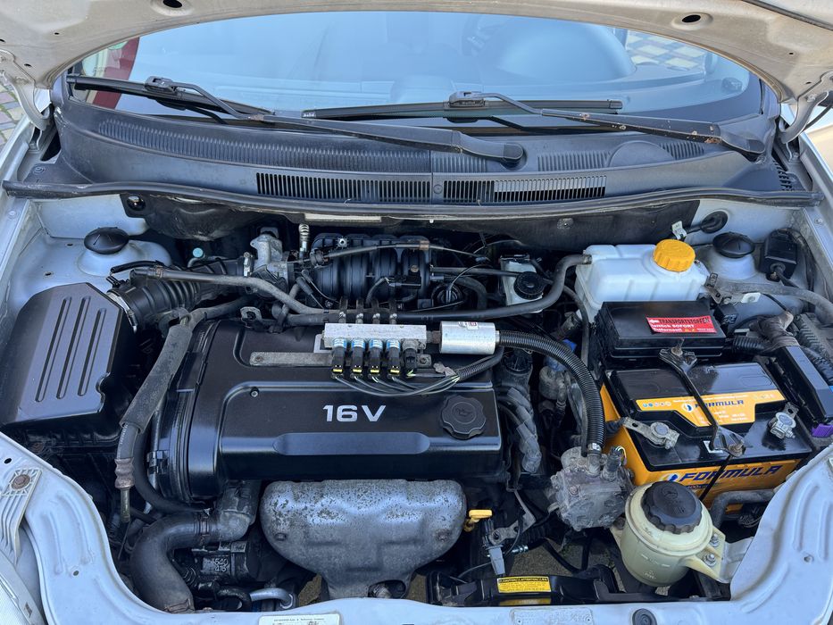 Chevrolet  Aveo газ-бензин.
