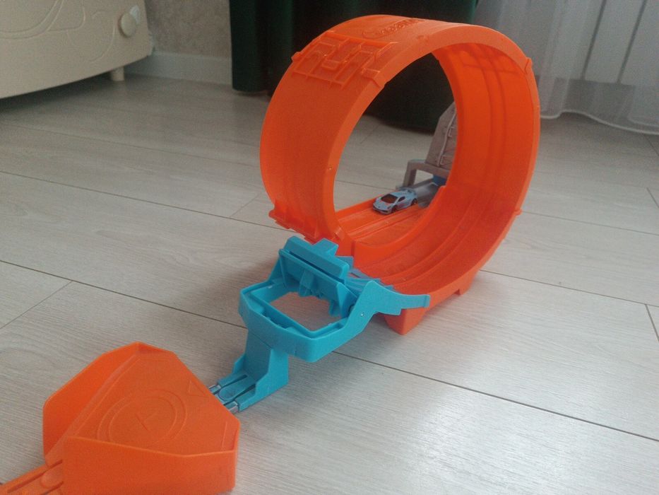 Трек Hot Wheels петля