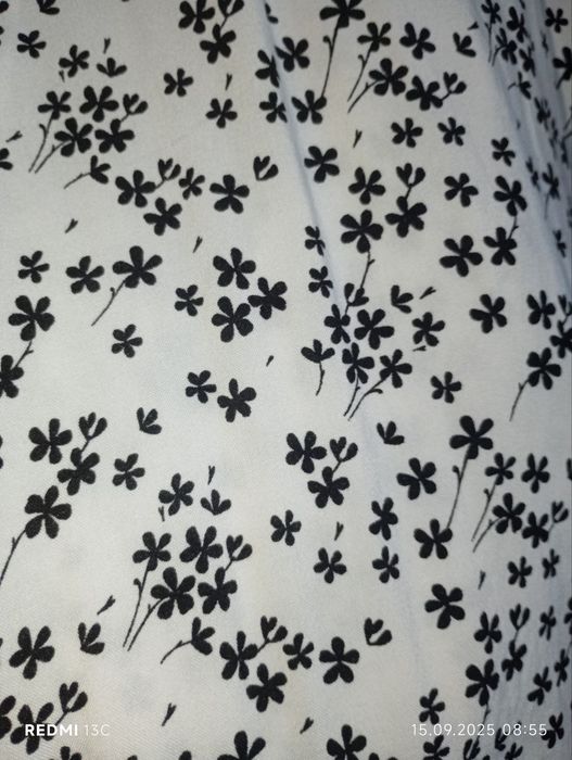 Продається сукня розмір S-M
Талія 35
Довжина 80 
Збоку є замочок