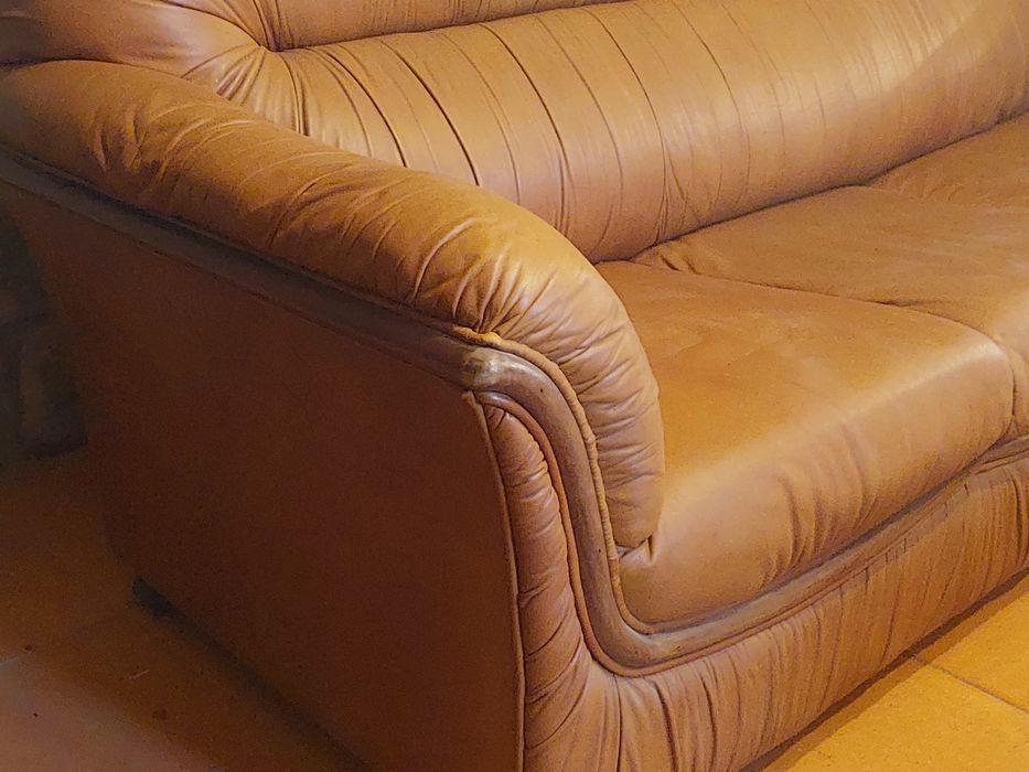 Conjunto de sofás em pele