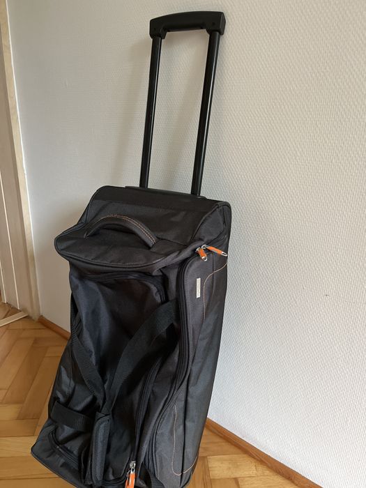 Rezerwacja. Torba podróżna na dwóch kółkach