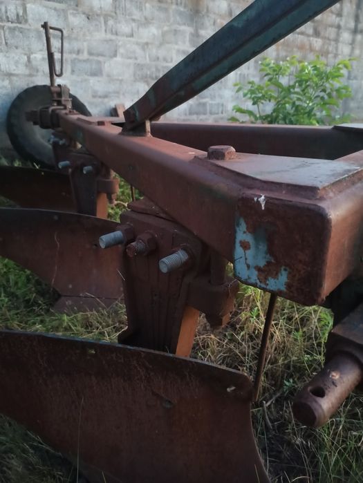 Продається плуг ПНВ 3.35