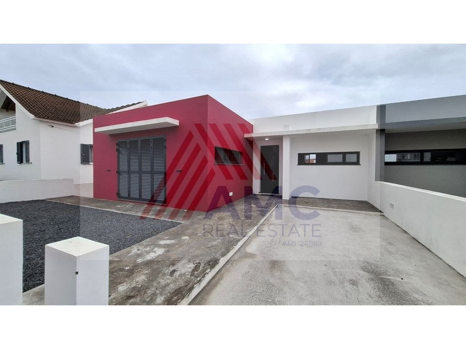 Vende-Se Moradia T2 Na Madalena Do Pico
