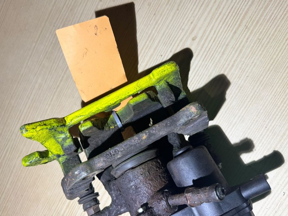 Pinça de Travão Traseira Esquerda com Motor EPB - Audi A4 / A5 / Q5 (8K0615403B)