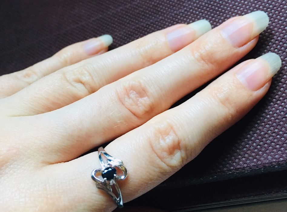 Изящное кольцо Zarina белое золото с сапфиром и бриллиантами оригинал